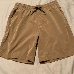 Old Navy mens hyrid short. Size medium.